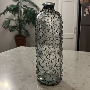 Mod wire vase